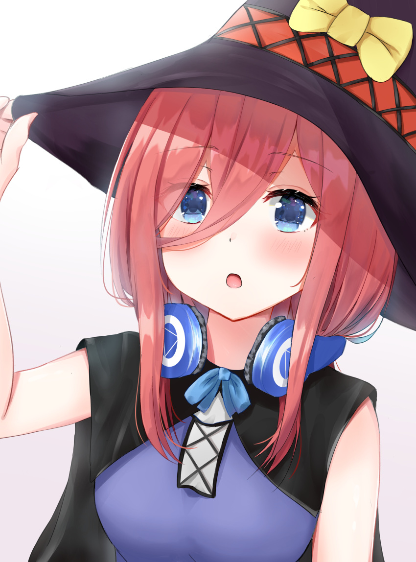 1girl absurdres bangs black_cape black_headwear blue_eyes bow cape eyebrows_visible_through_hair go-toubun_no_hanayome hair_between_eyes halloween hat hat_bow headphones headphones_around_neck highres long_hair looking_at_viewer nakano_miku open_mouth pink_hair shiny shiny_hair short_hair simple_background sleeveless solo umineco_1 upper_body white_background witch_hat yellow_bow