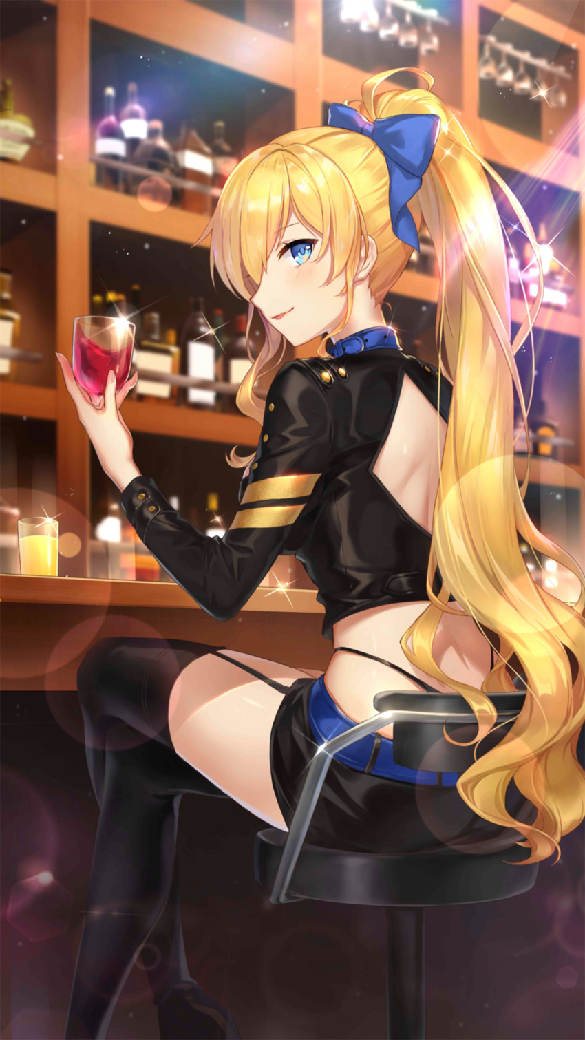 1girl alcohol back_cutout bar bar_stool belt black_legwear black_shirt black_shorts blonde_hair blue_bow blue_eyes blurry bow breasts choker crop_top crossed_legs cup depth_of_field drink drinking_glass garter_straps girl_cafe_gun glint hair_bow hand_up highleg highres holding holding_cup juno_emmons large_breasts lens_flare light_rays long_hair long_sleeves looking_at_viewer looking_back midriff official_art ponytail profile rokuwata_tomoe shirt short_shorts shorts sidelocks sitting smile solo stool thigh-highs thighs thong tongue tongue_out very_long_hair