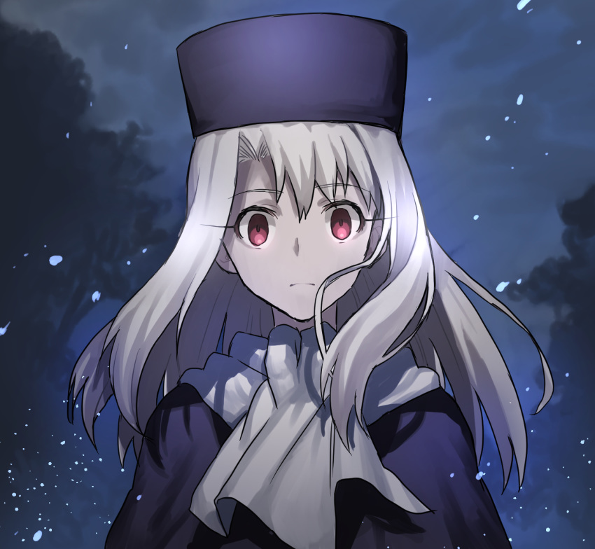 1girl bangs closed_mouth clouds cloudy_sky eyebrows_visible_through_hair fate/stay_night fate_(series) floating_hair frown hair_between_eyes hair_intakes hat highres illyasviel_von_einzbern kmk long_hair looking_at_viewer night outdoors purple_headwear red_eyes shiny shiny_hair silver_hair sky solo upper_body white_neckwear