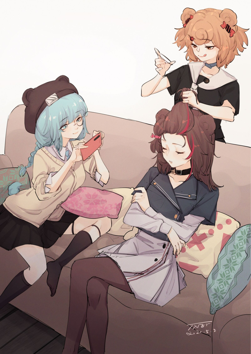 3girls alternate_costume animal_ears arknights bangs bear_ears beige_cardigan beret black_choker black_legwear black_shirt black_skirt blonde_hair blue_eyes blue_hair braid brown_eyes brown_hair brown_headwear cardigan casual cellphone chinese_commentary choker closed_eyes collarbone commentary_request couch dated eyebrows_visible_through_hair feet_out_of_frame grey_background grey_skirt gummy_(arknights) hair_tie hat highres holding holding_another's_hair holding_phone istina_(arknights) kneehighs long_hair looking_at_viewer miniskirt monocle multicolored_hair multiple_girls no_shoes pantyhose parted_lips phone pillow pleated_skirt redhead sailor_collar shirt short_hair short_sleeves signature simple_background sitting skirt smartphone smile streaked_hair upper_body white_sailor_collar ya_kexi zima_(arknights)