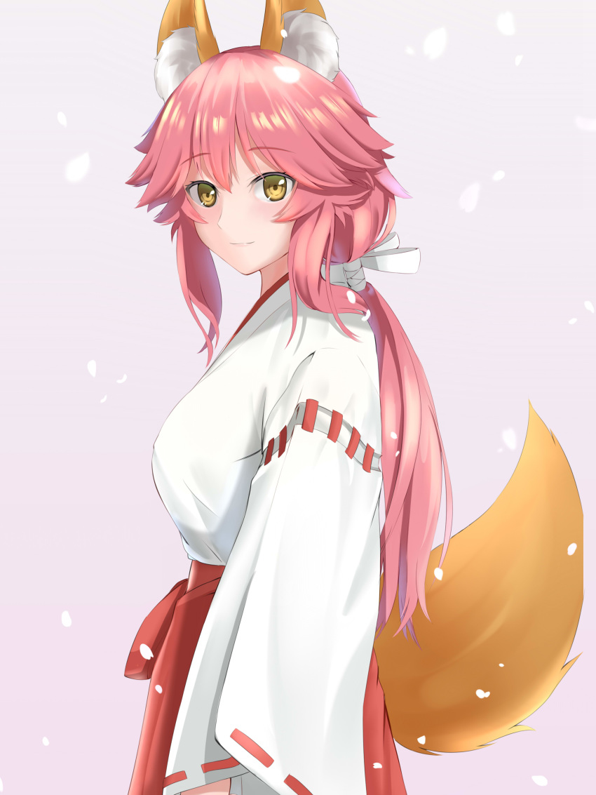 1girl absurdres animal_ear_fluff animal_ears bangs breasts closed_mouth fate/extra fate_(series) fox_ears fox_girl fox_tail hair_between_eyes hair_ribbon hakama highres japanese_clothes kamehito kimono large_breasts long_hair looking_at_viewer low_ponytail miko pink_hair red_hakama ribbon ribbon-trimmed_sleeves ribbon_trim sidelocks smile solo tail tamamo_(fate)_(all) tamamo_no_mae_(fate) white_kimono white_ribbon wide_sleeves yellow_eyes