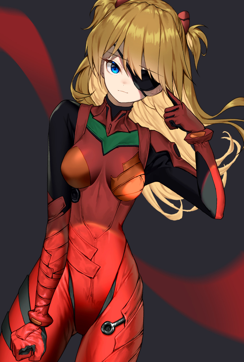 1girl arm_up ass_visible_through_thighs blonde_hair blue_eyes bodysuit closed_mouth cowboy_shot dduck_kong dutch_angle gloves highres looking_at_viewer neon_genesis_evangelion plugsuit red_bodysuit red_gloves skin_tight smile solo souryuu_asuka_langley two-tone_background two_side_up