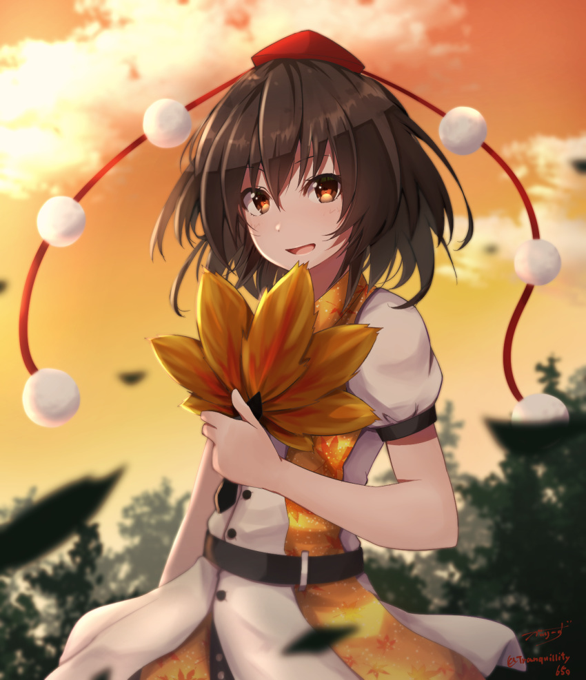 1girl :d artist_name baileys_(tranquillity650) bangs belt black_hair blurry blush brown_eyes clouds cowboy_shot depth_of_field eyebrows_visible_through_hair fan hat highres holding holding_fan leaf leaf_fan looking_at_viewer open_mouth orange_sky outdoors pom_pom_(clothes) red_headwear shameimaru_aya short_hair short_sleeves signature sky smile solo tokin_hat touhou