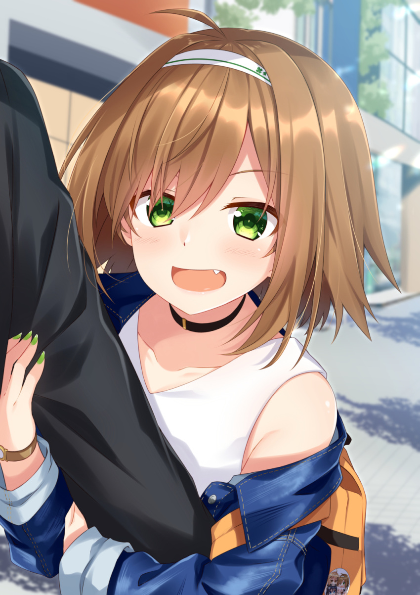 1girl ahoge arm_hug backpack bag bangs bare_shoulders black_choker blue_jacket blurry blurry_background brown_hair choker collarbone commentary_request day denim denim_jacket depth_of_field etna_(kuzuyu) eyebrows_behind_hair eyebrows_visible_through_hair green_eyes green_nails hair_between_eyes hairband haru_(kuzuyu) highres jacket komori_kuzuyu nail_polish nao_(kuzuyu) off_shoulder open_clothes open_jacket original outdoors rivier_(kuzuyu) solo_focus tank_top white_hairband white_tank_top