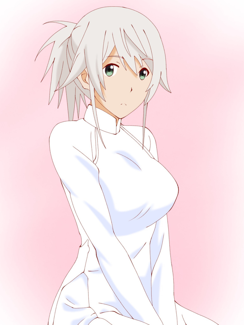 1girl between_legs breasts cowboy_shot dark_skin flying_witch green_eyes grey_hair hand_between_legs highres kowata_akane large_breasts long_sleeves looking_at_viewer maou_(ajtdmw369) pink_background ponytail short_hair silver_hair simple_background solo v_arms vietnamese_dress