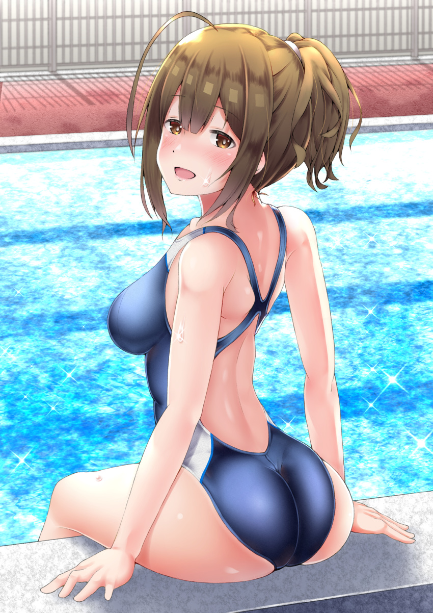 1girl ahoge ass blue_swimsuit brown_eyes brown_hair commentary_request competition_swimsuit fence highres idolmaster idolmaster_shiny_colors kuwayama_chiyuki looking_at_viewer looking_back one-piece_swimsuit pool poolside short_hair signdasuyo solo swimsuit water