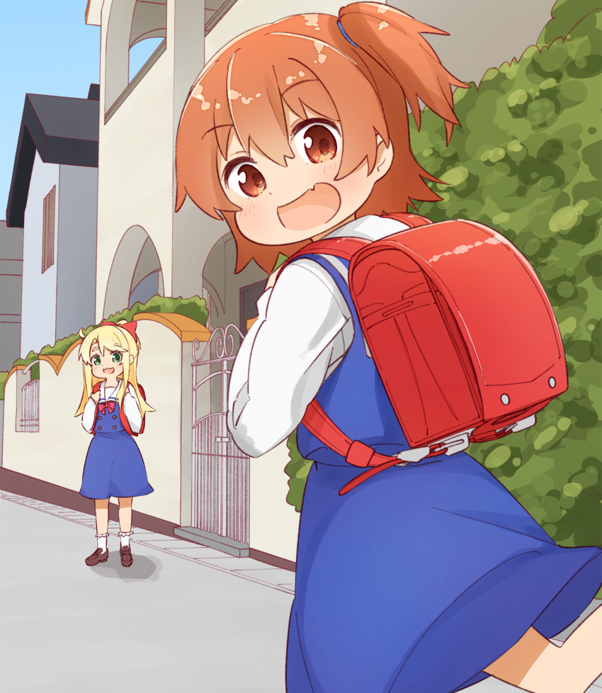 2girls :3 :d backpack bag blonde_hair blush bow brown_eyes brown_hair commentary_request day dress fang green_eyes hair_bow hair_tie highres himesaka_noa hoshino_hinata house looking_at_viewer manse multiple_girls open_mouth randoseru red_bow road sailor_collar sailor_dress school_uniform skin_fang smile street watashi_ni_tenshi_ga_maiorita! white_sailor_collar