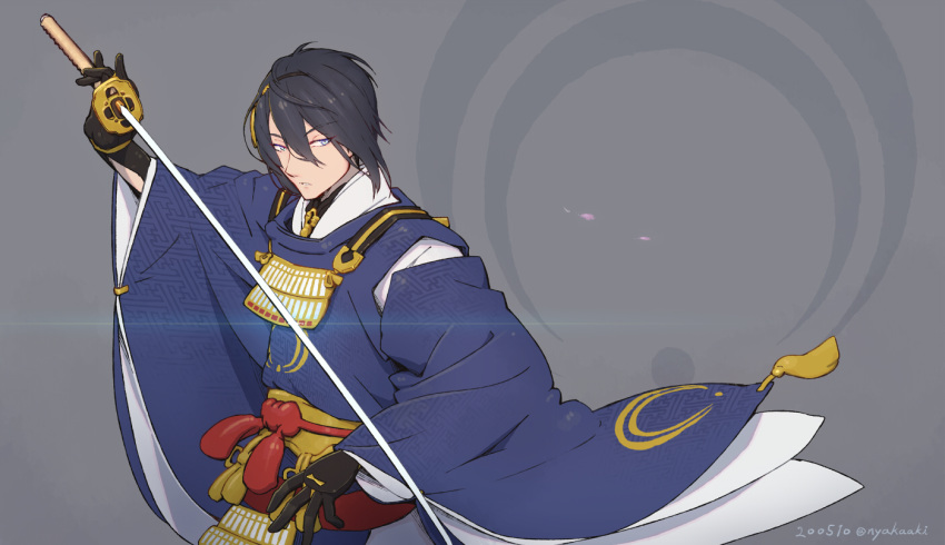 1boy bangs black_gloves black_hair blue_eyes dated gloves grey_background hair_between_eyes hair_ornament hairband holding holding_sword holding_weapon japanese_clothes katana long_sleeves male_focus mikazuki_munechika nakaaki_masashi obi sash sayagata simple_background solo sword touken_ranbu twitter_username weapon wide_sleeves