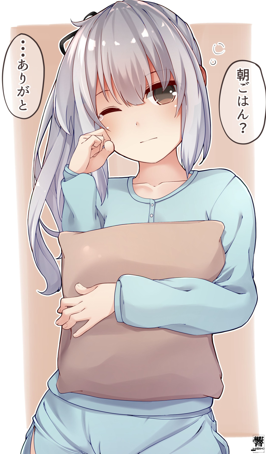 1girl absurdres blue_shirt blue_shorts blush brown_background brown_eyes eyebrows_visible_through_hair grey_hair hair_between_eyes hair_ribbon hibiki_zerocodo highres holding holding_pillow kantai_collection kasumi_(kantai_collection) long_hair long_sleeves looking_at_viewer pillow ribbon shirt short_shorts shorts side_ponytail sleepwear solo translation_request two-tone_background white_background