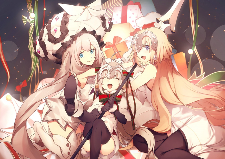 3girls ahoge black_legwear black_ribbon blonde_hair blue_eyes bow child fate/apocrypha fate/grand_order fate_(series) frilled_hat frills gloves hair_ribbon happy hat hat_bow headpiece jeanne_d'arc_(fate) jeanne_d'arc_(fate)_(all) jeanne_d'arc_alter_santa_lily large_hat long_hair looking_at_another marie_antoinette_(fate/grand_order) multiple_girls no-kan open_mouth ribbon silver_hair smile thigh-highs twintails violet_eyes white_bow white_legwear