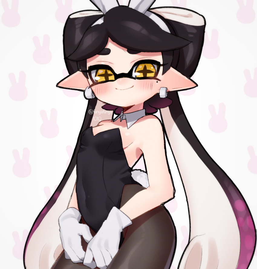 +_+ 1girl alternate_costume animal_ears aori_(splatoon) black_hair black_legwear breasts bunny_background bunnysuit busujima_funya closed_mouth collar commentary cowboy_shot detached_collar domino_mask earrings fake_animal_ears gloves gradient_hair highres jewelry long_hair looking_at_viewer mask mole mole_under_eye multicolored_hair pointy_ears purple_hair rabbit_ears small_breasts smile solo splatoon_(series) standing tentacle_hair twitter_username very_long_hair white_collar white_gloves wing_collar yellow_eyes