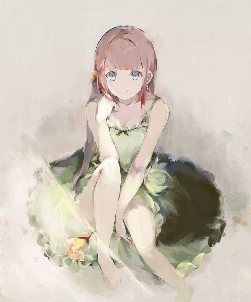 1girl absurdres bangs bare_arms bare_legs bare_shoulders barefoot blue_eyes brown_hair closed_mouth collarbone commentary_request dress eyebrows_visible_through_hair frilled_dress frills green_dress hair_ornament hanagin hand_up highres knee_up light_smile long_hair multicolored_hair original redhead sitting sleeveless sleeveless_dress solo streaked_hair very_long_hair