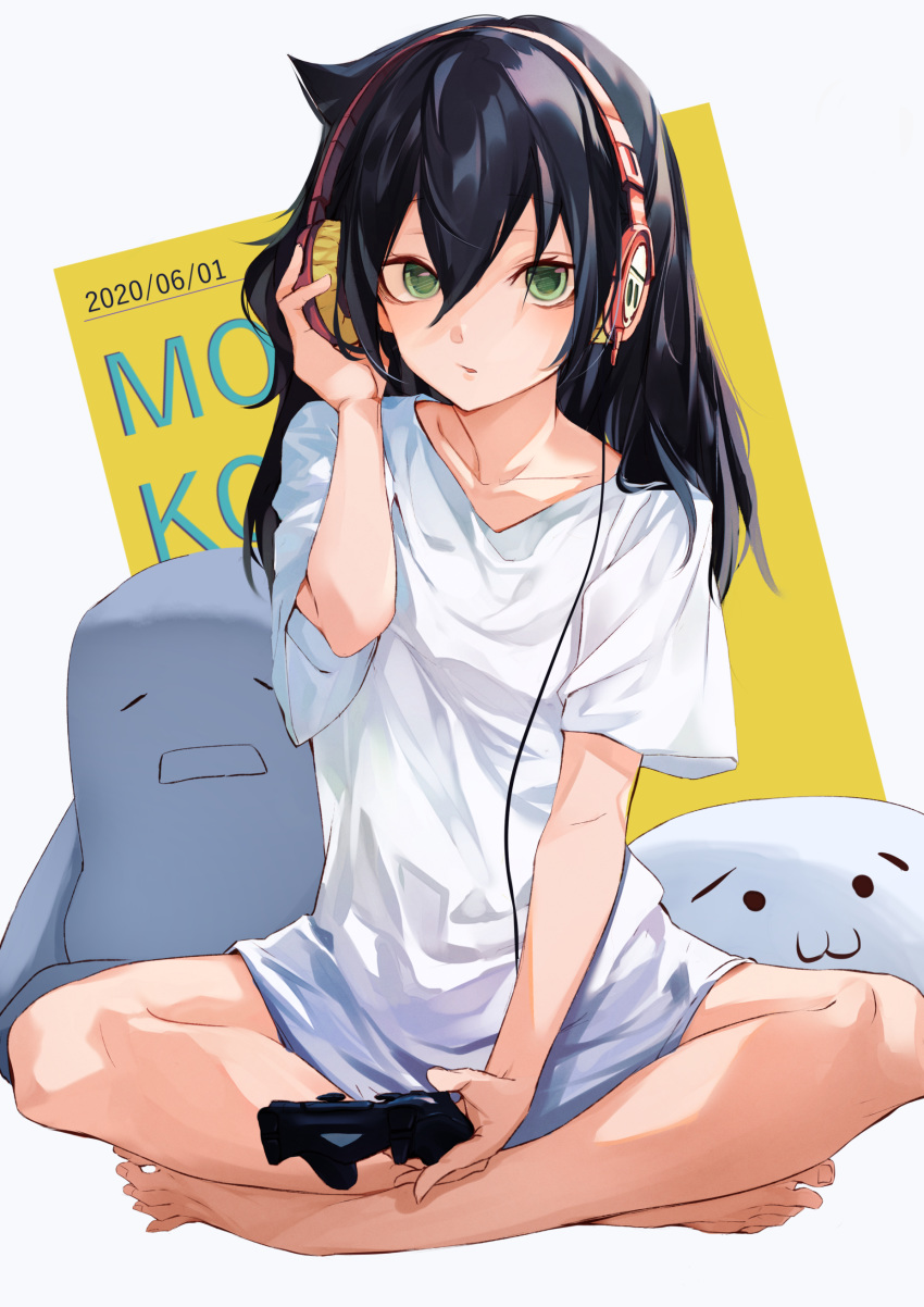 1girl absurdres bangs bare_legs barefoot black_hair collarbone commentary controller dated game_controller green_eyes hair_between_eyes hand_on_headphones headphones highres indian_style kuroki_tomoko long_hair looking_at_viewer matsunaga777 no_pants parted_lips shirt short_sleeves simple_background sitting solo watashi_ga_motenai_no_wa_dou_kangaetemo_omaera_ga_warui! white_background white_shirt yellow_background