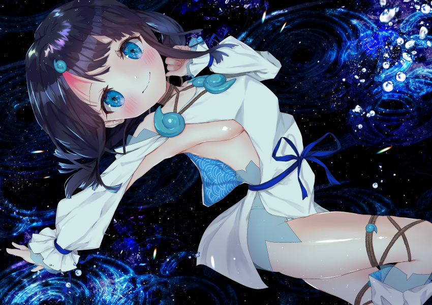 1girl absurdres bangs bare_shoulders black_hair blue_eyes blue_ribbon blush breasts closed_mouth detached_leggings dress fate/grand_order fate/requiem fate_(series) highres huge_filesize isuzu_(an_icy_cat) jewelry leaning_back long_sleeves looking_at_viewer magatama magatama_hair_ornament medium_breasts medium_hair multicolored_hair necklace pelvic_curtain pink_hair puffy_long_sleeves puffy_sleeves ribbon ripples short_dress sideboob sideless_outfit smile streaked_hair thighs utsumi_erise water water_drop white_dress white_legwear