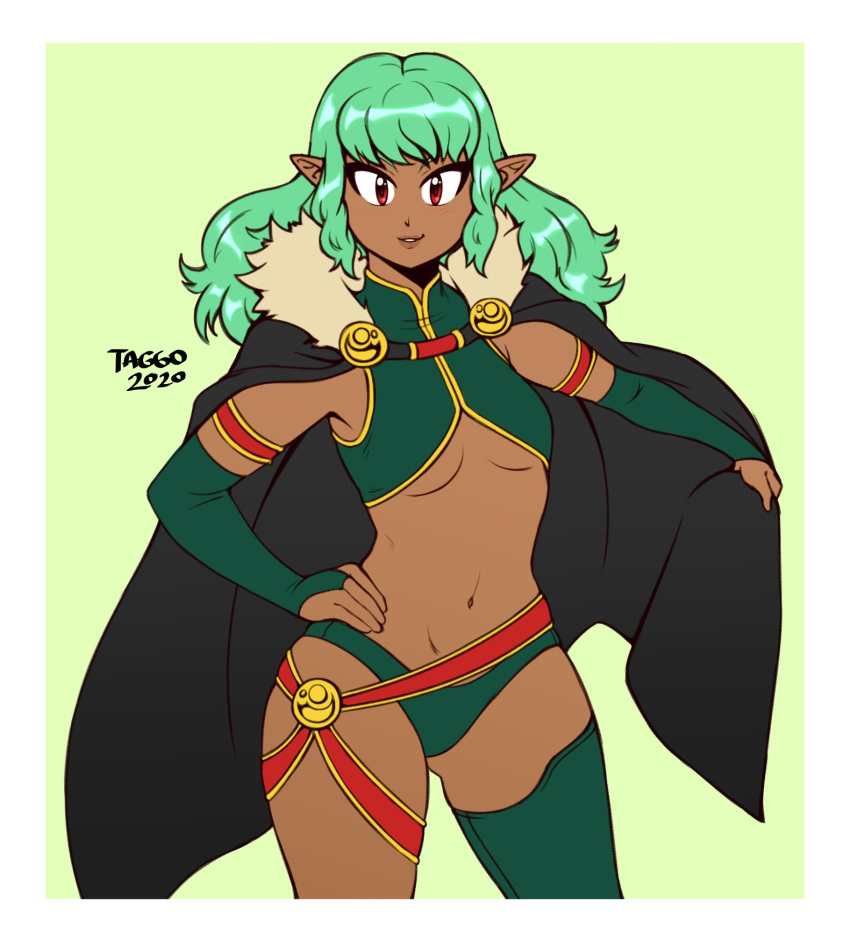 1girl 2020 artist_name black_cape cape dark_skin elbow_gloves eyebrows fingerless_gloves flat_chest fur-trimmed_cape fur_trim gloves green_gloves green_hair highres long_hair looking_at_viewer messy_hair navel original parted_lips pointy_ears red_eyes smile solo taggo wavy_hair