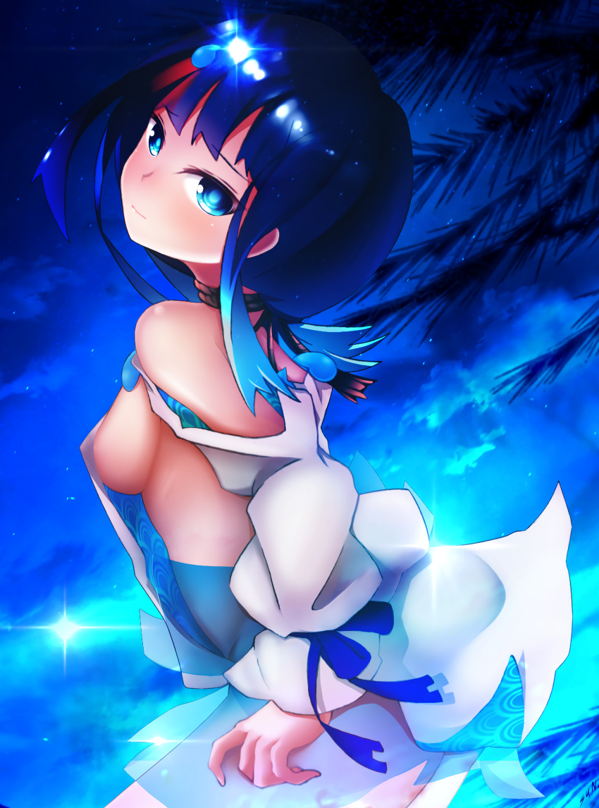 1girl absurdres bangs bare_shoulders black_hair blue_eyes blue_ribbon blush breasts closed_mouth dress fate/grand_order fate/requiem fate_(series) head_tilt highres jewelry large_breasts long_sleeves looking_at_viewer magatama magatama_hair_ornament medium_hair multicolored_hair necklace night night_sky palm_tree pelvic_curtain pink_hair puffy_long_sleeves puffy_sleeves ribbon short_dress sideboob sideless_outfit sky star_(sky) starry_sky streaked_hair suntakuchan thighs tree utsumi_erise white_dress