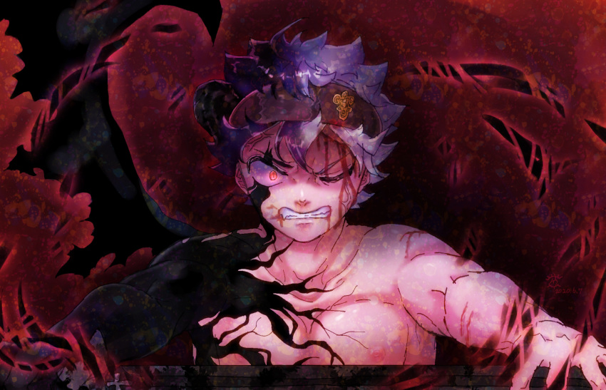 1boy agate_lul asta_(black_clover) bat_wings black_clover black_hair black_wings bleeding blood blood_from_mouth blood_on_face clenched_teeth glowing glowing_eye headband highres holding looking_at_viewer multicolored_hair one_eye_closed open_mouth red_eyes shaded_face silver_hair single_wing sword teeth two-tone_hair upper_body weapon wings