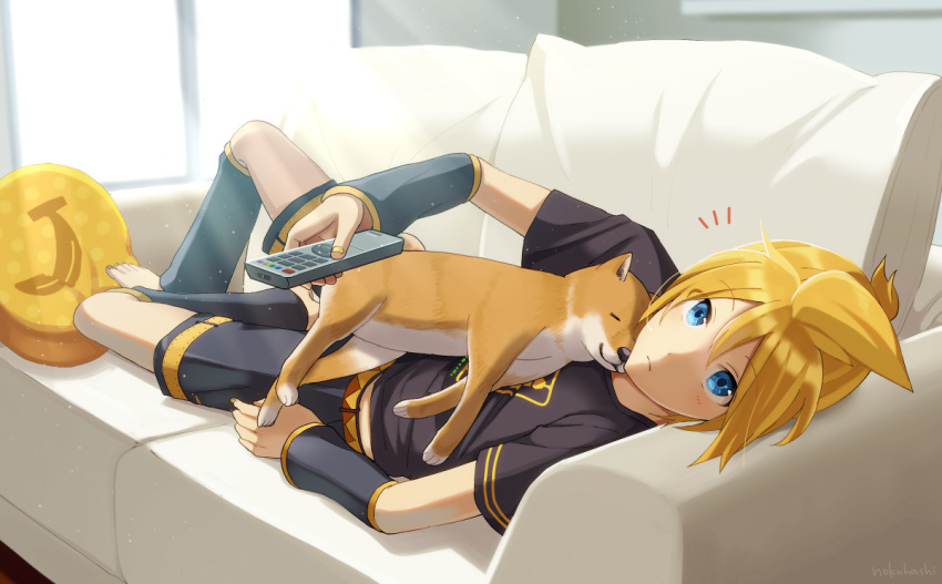 /\/\/\ 1boy animal animal_on_chest arm_warmers artist_name banana_print barefoot black_legwear black_shirt black_sleeves blonde_hair blue_eyes casual commentary controller couch dog expressionless hand_up holding_remote_control kagamine_len leg_warmers looking_at_viewer lying male_focus nokuhashi on_back pillow remote_control shirt solo spiky_hair vocaloid window