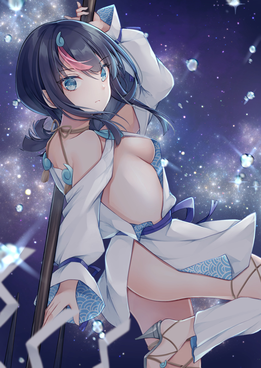 1girl absurdres ass back bangs bare_shoulders black_hair blue_background blue_eyes blue_ribbon breasts closed_mouth detached_leggings dress fate/grand_order fate/requiem fate_(series) fundoshi high_heels highres japanese_clothes jewelry large_breasts long_sleeves looking_at_viewer magatama magatama_hair_ornament medium_hair multicolored_hair necklace pelvic_curtain pink_hair polearm puffy_long_sleeves puffy_sleeves ribbon short_dress sideboob sideless_outfit sparkle spear streaked_hair thighs utsumi_erise water_drop weapon white_dress white_legwear yua_(bokubo0806)