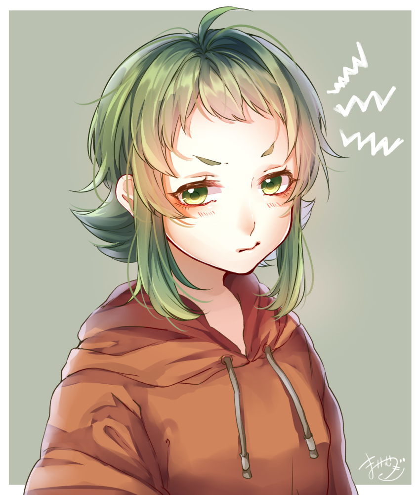 1girl commentary drawstring green_background green_eyes green_hair gumi highres hood hoodie looking_at_viewer mai_mugi orange_hoodie pout pouty_lips short_eyebrows short_hair sidelocks signature solo upper_body v-shaped_eyebrows vocaloid