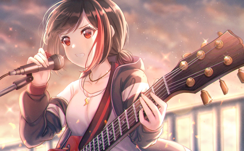 1girl bang_dream! bangs black_hair black_jacket blurry blurry_background blush bob_cut breasts clenched_teeth clouds cloudy_sky collarbone commentary electric_guitar glint gohan_(lupina1023) gradient_sky guitar highres holding holding_instrument holding_microphone holding_plectrum hood hood_down hooded_jacket instrument jacket jewelry lens_flare light_particles lightning_bolt_necklace long_sleeves looking_to_the_side medium_breasts microphone microphone_stand mitake_ran multicolored_hair necklace off-shoulder_jacket open_clothes open_jacket orange_sky plectrum railing red_eyes redhead shirt short_hair sidelocks sky solo standing streaked_hair sweat t-shirt teeth tied_hair twilight upper_body white_shirt