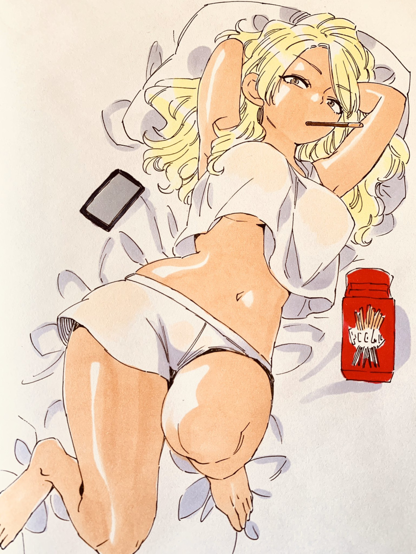 1girl bare_legs barefoot black_eyes blonde_hair commentary_request dark_skin food food_court_de_mata_ashita food_in_mouth gyaru hand_behind_head highres long_hair looking_at_viewer lying midriff nariie_shin'ichirou navel on_back on_bed pocky solo traditional_media yamamoto_(food_court)