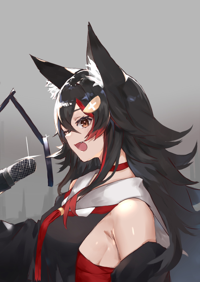 1girl :d absurdres animal_ear_fluff animal_ears black_hair black_shirt breasts brown_eyes choker commentary detached_sleeves eyelashes fang glint grey_background hair_between_eyes hair_ornament highres hololive long_hair looking_at_viewer medium_breasts microphone multicolored_hair ookami_mio open_mouth pamdaudonn0331 red_choker red_neckwear redhead sailor_collar shirt sideboob simple_background smile solo streaked_hair two-tone_hair upper_body virtual_youtuber wolf_ears