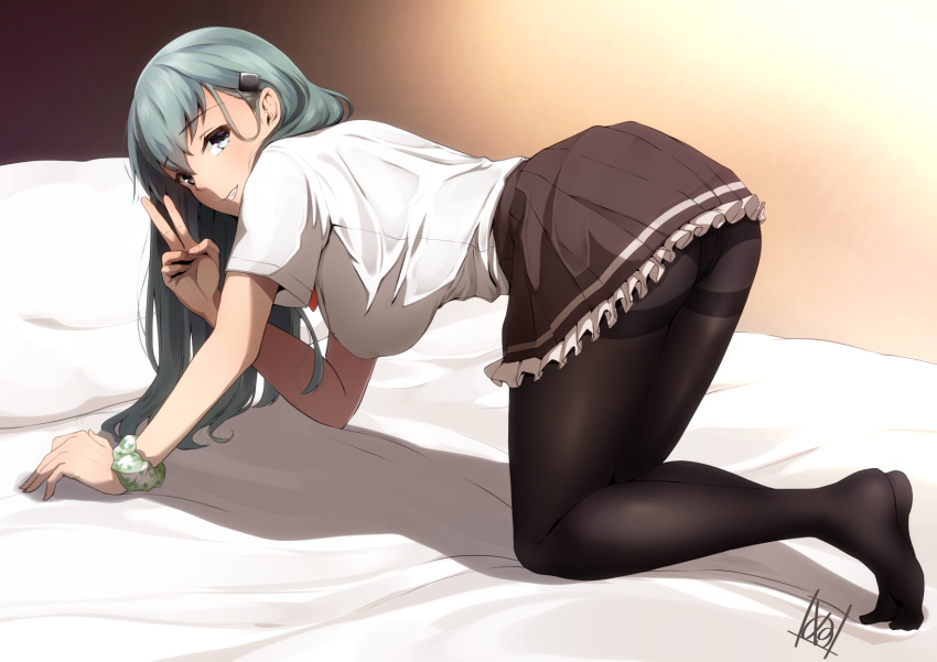 1girl aqua_hair black_legwear breasts brown_skirt frilled_skirt frills full_body green_eyes grin hair_ornament hairclip highres kantai_collection kneeling large_breasts long_hair looking_at_viewer no_shoes nori_senbei_(norisenbei_1) on_bed pantyhose pleated_skirt shirt short_sleeves skirt smile solo suzuya_(kantai_collection) thighband_pantyhose v white_shirt