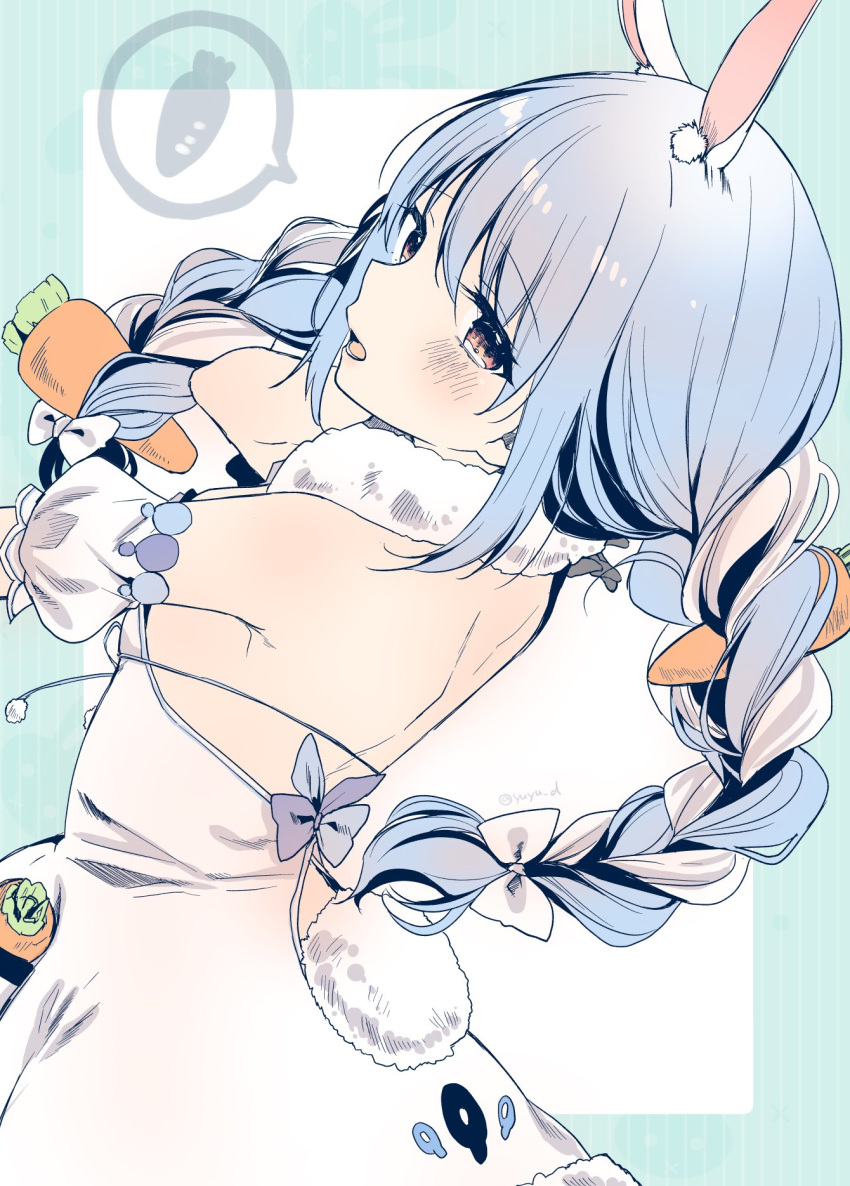 1girl animal_ear_fluff animal_ears arm_cuffs back backless_outfit black_leotard blue_background blush braid breasts bunny_tail bunnysuit carrot_hair_ornament commentary cowboy_shot don-chan_(hololive) dress eyebrows_visible_through_hair food_themed_hair_ornament fur-trimmed_dress fur_scarf fur_trim hair_ornament hair_ribbon highres hololive leotard light_blue_hair long_hair looking_at_viewer looking_back multicolored_hair off-shoulder_dress off_shoulder open_mouth rabbit_ears red_eyes ribbon simple_background small_breasts solo spoken_object tail tress_ribbon twin_braids twintails two-tone_hair usada_pekora virtual_youtuber white_background white_dress white_hair yu_yu