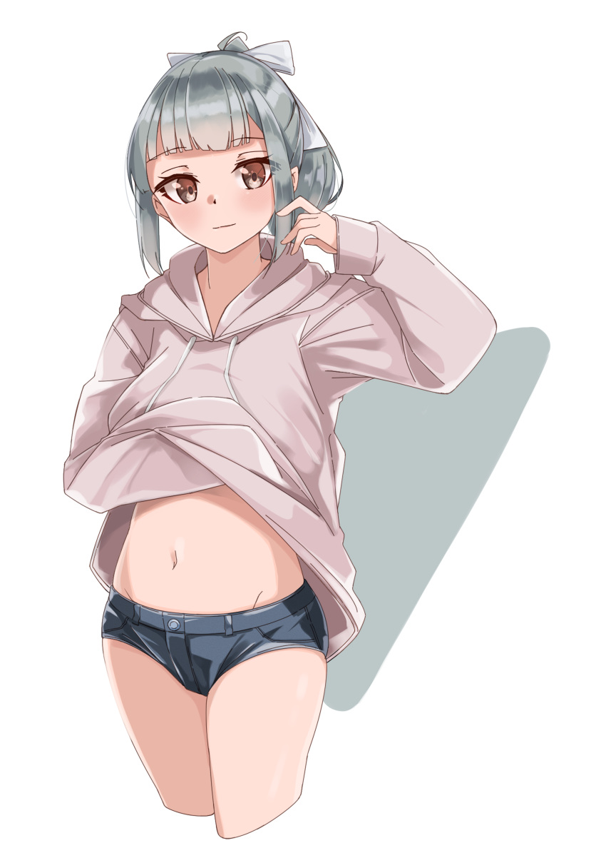 absurdres alternate_costume beige_sweater blush bow brown_eyes casual cowboy_shot eyebrows_visible_through_hair grey_hair hair_bow hand_in_pocket highres hood hooded_sweater hoodie kantai_collection looking_at_viewer navel ponytail shorts sidelocks simple_background smile sweater uut white_background white_bow yuubari_(kantai_collection)