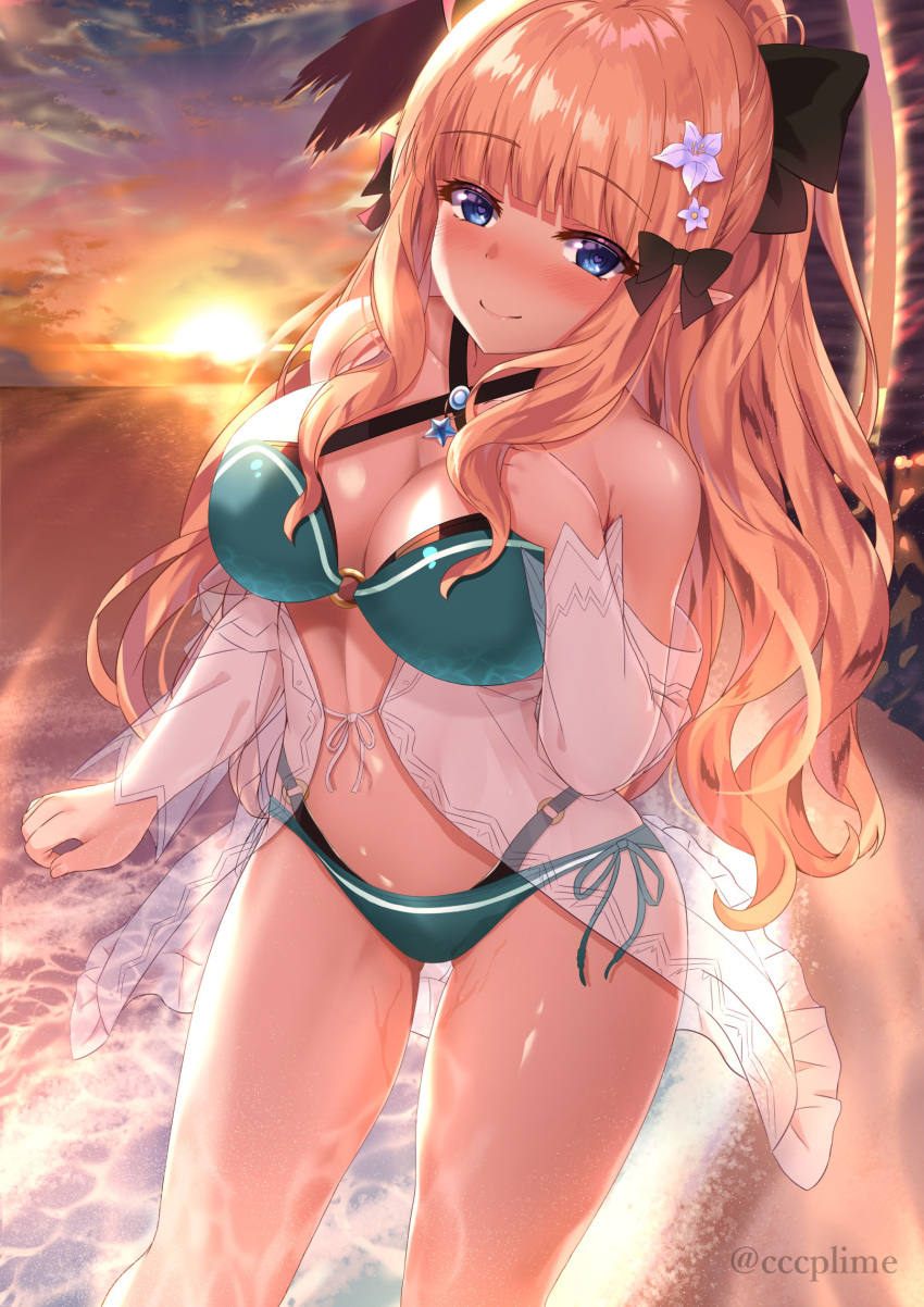 1girl bangs beach bikini black_bow blonde_hair blue_eyes blush bow breasts closed_mouth eyebrows_visible_through_hair green_bikini hair_bow heart heart-shaped_pupils highres large_breasts long_hair looking_at_viewer navel ocean outdoors pointy_ears princess_connect! princess_connect!_re:dive sand saren_(princess_connect!) smile solo standing sunset swimsuit symbol-shaped_pupils twitter_username water yagiryu
