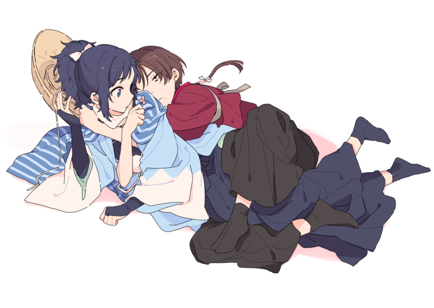 2boys ajirogasa black_hair blue_eyes bridal_gauntlets brown_hair hakama haori hat hug hug_from_behind japanese_clothes kashuu_kiyomitsu lying male_focus mole mole_under_mouth multiple_boys on_side plico_(nicoma) ponytail red_eyes shinsengumi spooning tabi touken_ranbu yamato-no-kami_yasusada yaoi