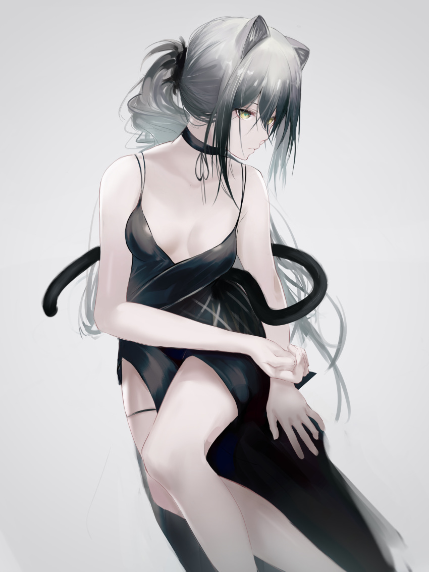 1girl absurdres alternate_costume animal_ears arknights bangs bare_arms bare_legs bare_shoulders black_choker black_dress breasts cat_ears choker commentary dress feet_out_of_frame grey_background highres long_hair long_ponytail mackia medium_breasts ponytail schwarz_(arknights) silver_hair simple_background sleeveless sleeveless_dress solo spaghetti_strap thighs yellow_eyes