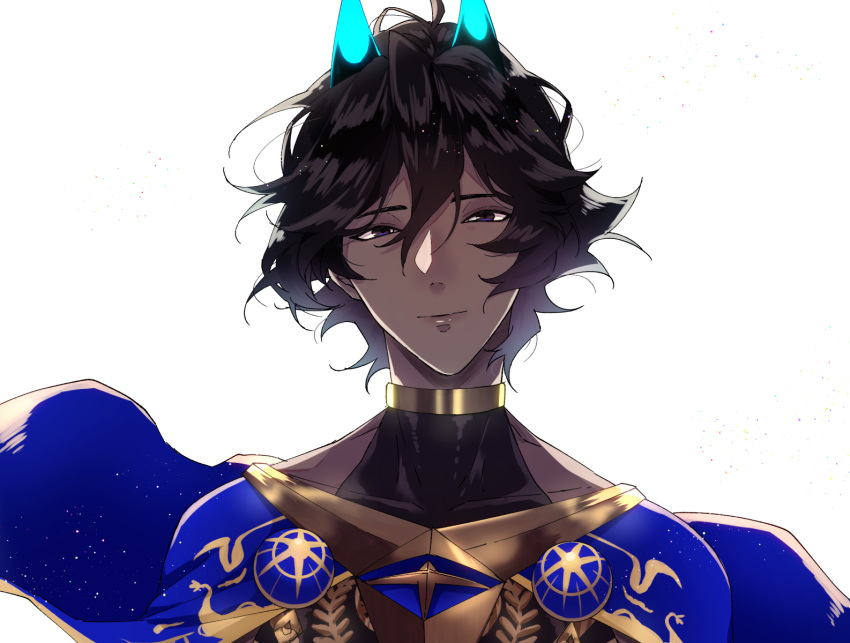 1boy arjuna_(fate/grand_order) arjuna_alter bangs black_eyes brown_hair capelet cloak dark_skin dark_skinned_male fate/grand_order fate_(series) glowing_horns gradient_hair highres horns hukahire0313 jewelry looking_at_viewer male_focus multicolored_hair shiny shiny_hair solo upper_body white_background