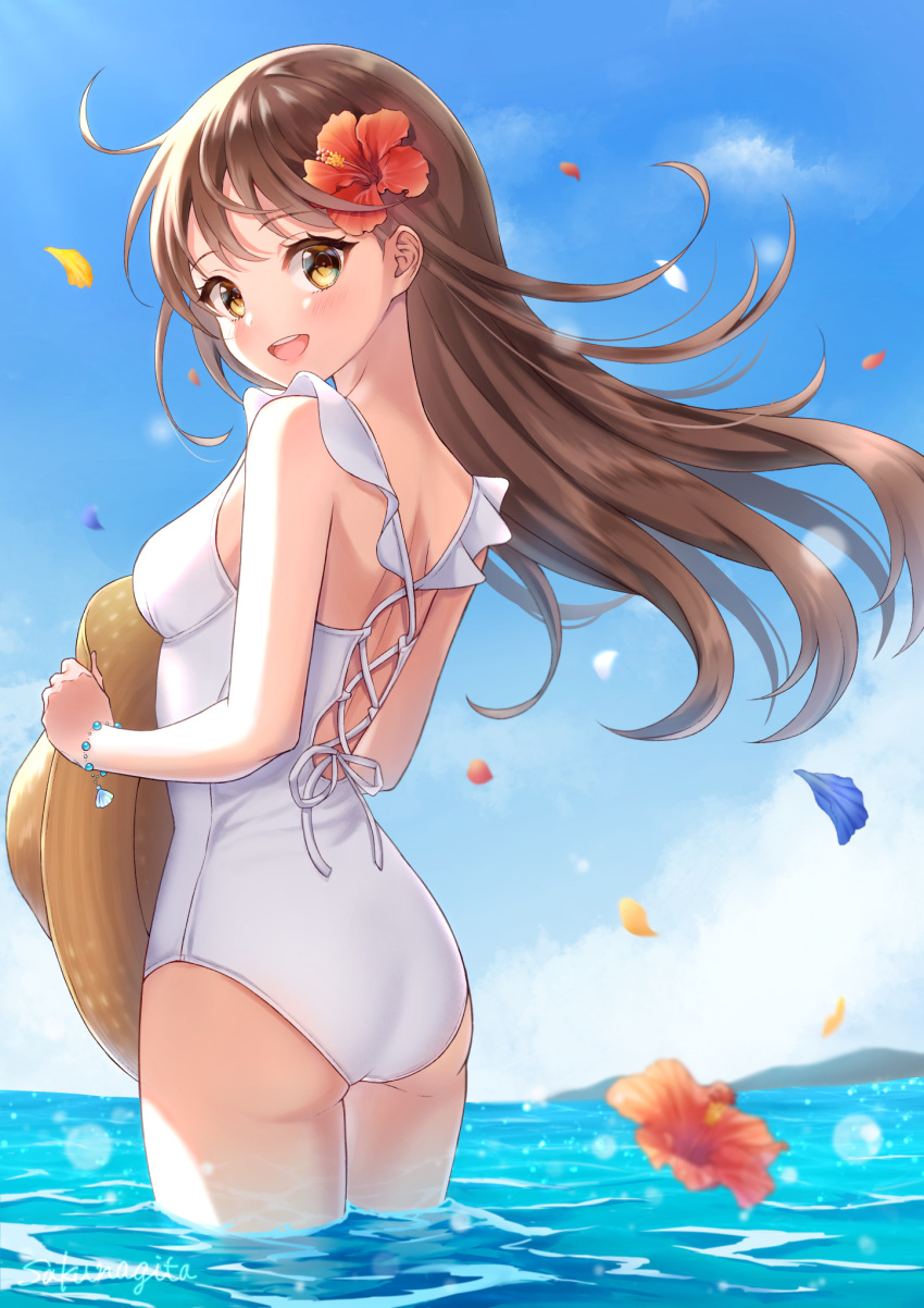 1girl ass blue_sky brown_eyes brown_hair casual_one-piece_swimsuit clouds commentary_request day flower from_behind hat hat_removed headwear_removed hibiscus highres long_hair looking_at_viewer looking_back namin_(namin1317) ocean one-piece_swimsuit open_mouth original outdoors round_teeth sky smile soaking_feet solo standing straw_hat sun_hat swimsuit teeth upper_teeth water white_swimsuit