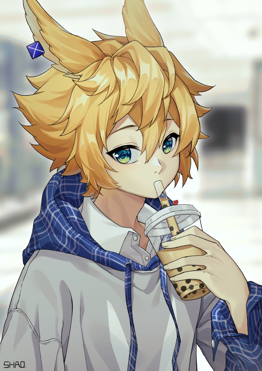 1boy absurdres alternate_costume animal_ears arknights artist_name bangs blonde_hair blurry blurry_background bubble_tea casual chinese_commentary commentary_request cup disposable_cup drawstring drinking drinking_straw green_eyes hair_between_eyes hand_up highres holding holding_cup hood hoodie leonhardt_(arknights) long_sleeves looking_at_viewer male_focus plaid rabbit_ears shao_(shaorouhong) upper_body white_hoodie