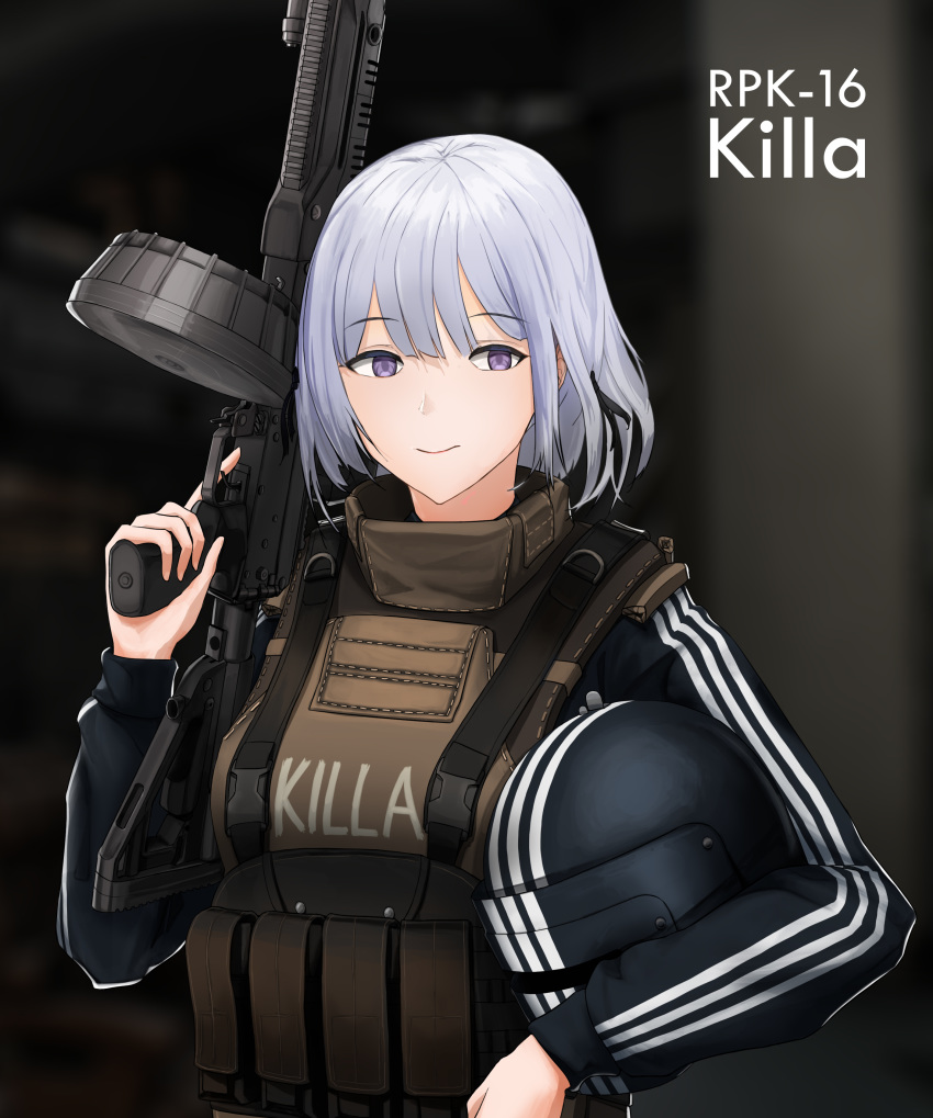 1girl absurdres black_ribbon carrying_under_arm character_name closed_mouth cosplay drum_magazine english_commentary escape_from_tarkov eyebrows_visible_through_hair girls_frontline gun hair_ribbon headwear_removed helmet helmet_removed highres holding holding_gun holding_helmet holding_weapon killa_(escape_from_tarkov) killa_helmet klowncel light_machine_gun long_sleeves plate_carrier pouch purple_pupils ribbon rpk-16 rpk-16_(girls_frontline) short_hair silver_hair smile solo striped striped_headwear track_suit upper_body vertical-striped_headwear vertical_stripes violet_eyes visor wavy_mouth weapon