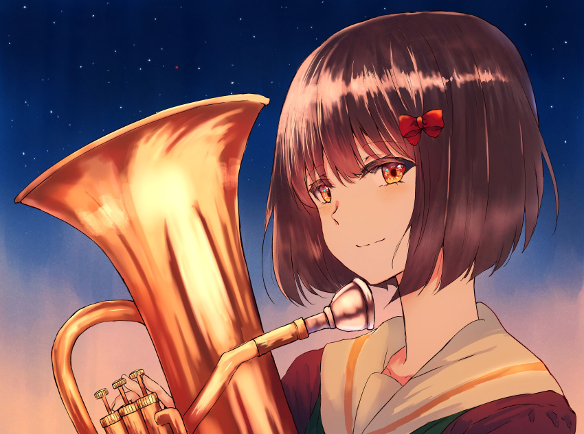 absurdres bangs black_hair blush bow brown_shirt closed_mouth euphonium gekijouban_hibike!_euphonium green_neckwear hair_bow hibike!_euphonium highres hisaishi_kanade holding holding_instrument huge_filesize instrument kitauji_high_school_uniform mellow4043 neckerchief night night_sky outdoors red_bow red_eyes sailor_collar school_uniform serafuku shirt short_hair sky smile star_(sky) sunset white_sailor_collar