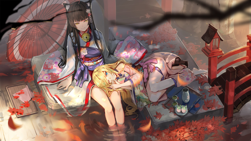 absurdres animal_ears bare_legs bare_thighs black_hair blonde_hair blue_eyes bn-227@pft closed_mouth highres japanese_clothes kimono long_hair looking_at_viewer lying on_side one_eye_closed original sitting umbrella white_kimono yellow_eyes