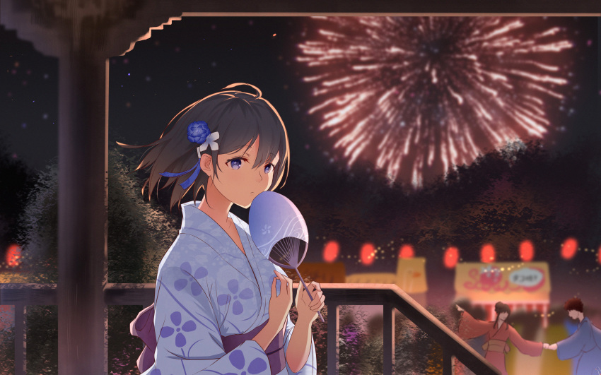 1girl absurdres bangs blue_eyes brown_hair character_request copyright_request csllin eyebrows_visible_through_hair fan fireworks floral_print flower frown hair_flower hair_ornament highres huge_filesize japanese_clothes kimono long_sleeves looking_at_viewer short_hair solo summer_festival wide_sleeves yukata