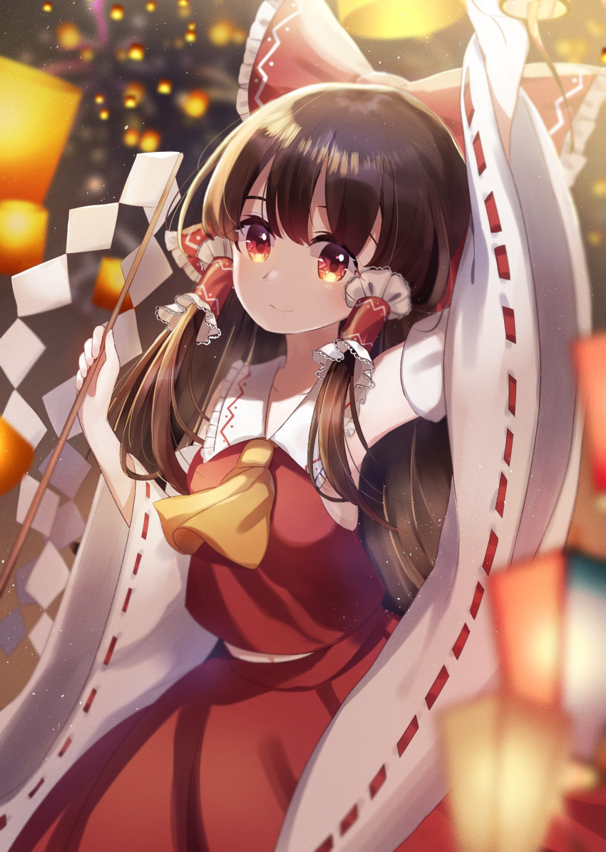 1girl ametama_(runarunaruta5656) arm_up ascot bangs blurry blurry_background bow brown_eyes brown_hair closed_mouth commentary cowboy_shot frilled_bow frilled_shirt_collar frills hair_bow hair_tubes hakurei_reimu half_updo hand_up highres holding lace_trim light_particles long_hair looking_at_viewer midriff_peek outstretched_arm red_bow red_eyes red_ribbon red_shirt red_skirt ribbon ribbon-trimmed_sleeves ribbon_trim shide shirt sidelocks skirt skirt_set sky_lantern sleeveless sleeveless_shirt smile solo touhou very_long_sleeves wide_sleeves yellow_neckwear