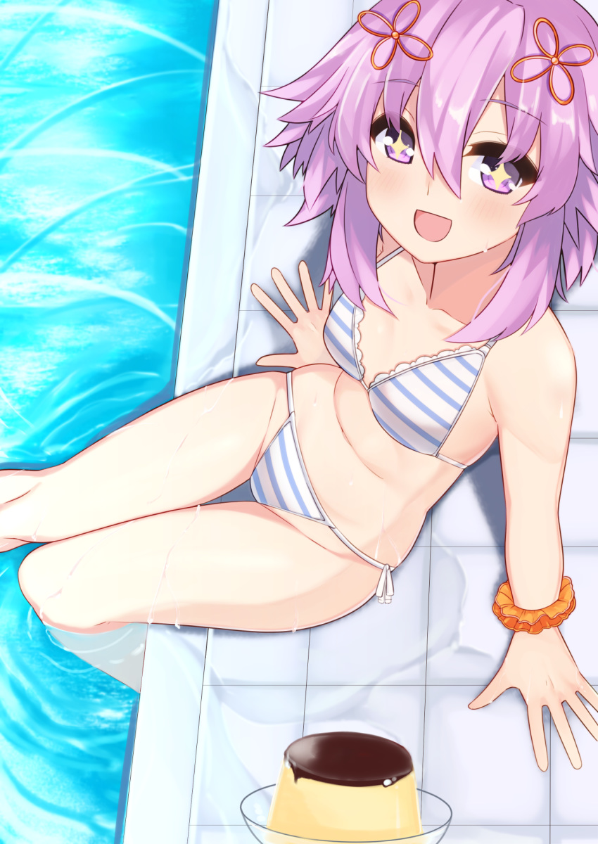 1girl blush breasts dura eyebrows_visible_through_hair food hair_ornament highres looking_at_viewer navel neptune_(neptune_series) neptune_(series) open_mouth poolside pudding purple_hair scrunchie short_hair sitting small_breasts smile solo star-shaped_pupils star_(symbol) swimsuit symbol-shaped_pupils violet_eyes wet wrist_scrunchie