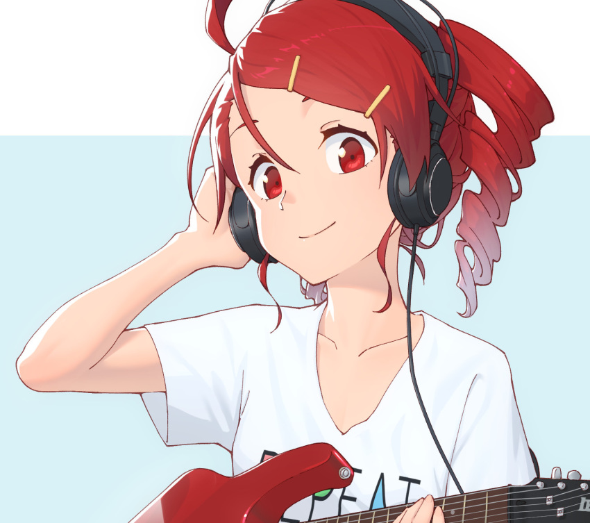 1girl ahoge anco8pizz bangs cable collarbone commentary commission drill_hair electric_guitar guitar hair_ornament hairclip hand_on_headphones highres holding holding_instrument instrument kasane_teto looking_at_viewer mixed-language_commentary red_eyes redhead shirt short_hair smile solo swept_bangs t-shirt twin_drills utau white_shirt