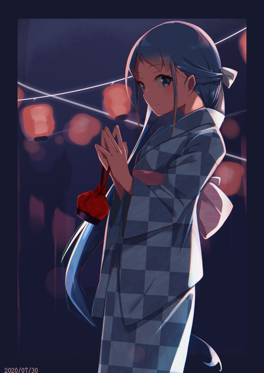 1girl absurdres alternate_costume bag bangs blue_eyes blue_hair checkered checkered_kimono commentary_request cowboy_shot gradient_hair highres japanese_clothes kantai_collection kimono lantern long_hair looking_at_viewer multicolored_hair night samidare_(kantai_collection) satchel solo swept_bangs uut very_long_hair yukata