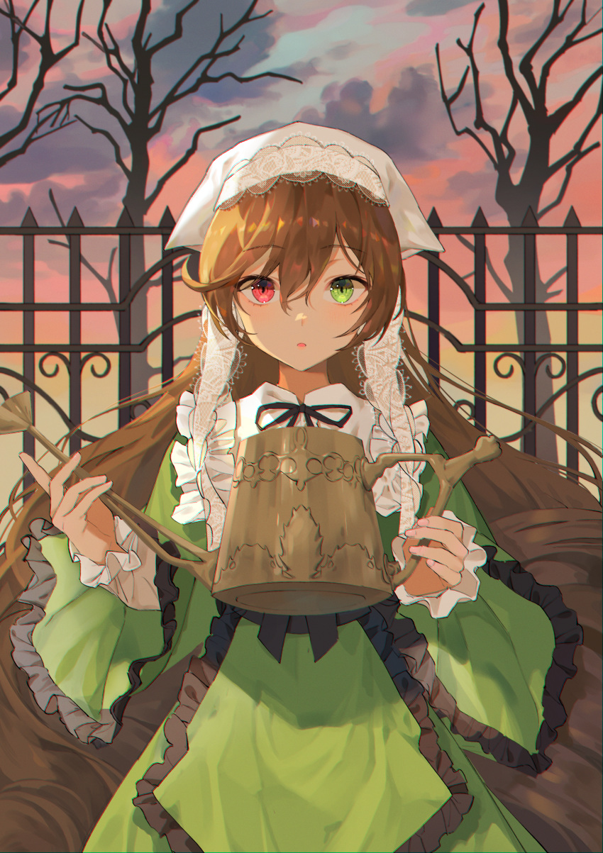 1girl bangs bare_tree black_ribbon bonnet brown_hair clothing_request clouds cloudy_sky day dress eyebrows_visible_through_hair fence frills green_dress green_eyes heterochromia highres holding holding_watering_can long_hair long_sleeves looking_at_viewer neck_ribbon parted_lips ppyono puffy_sleeves red_eyes red_sky ribbon rozen_maiden sky solo suiseiseki tree watering_can white_headwear wide_sleeves