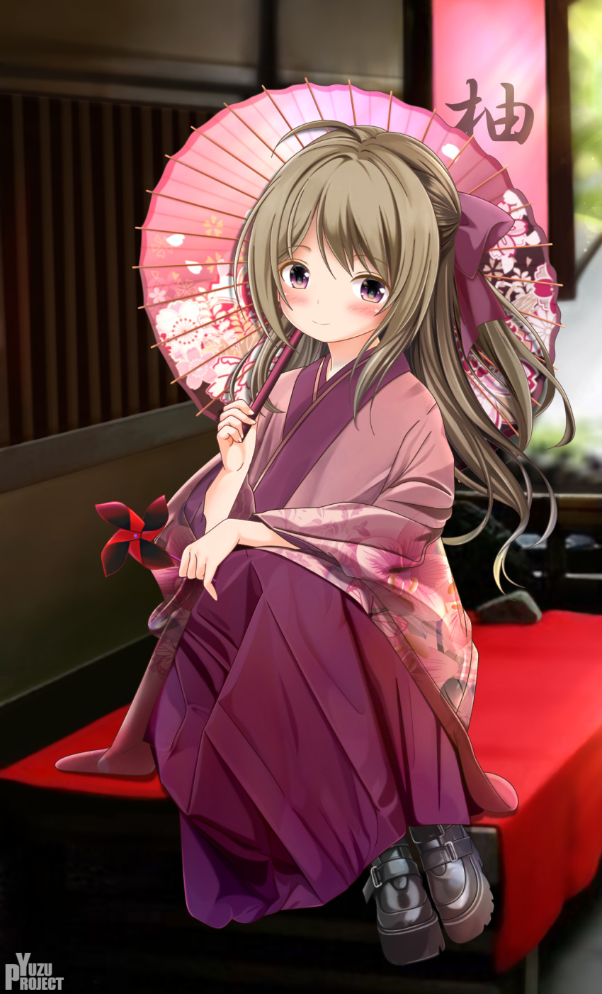 1girl belt_boots black_footwear boots breasts brown_hair commentary_request hakama half_updo highres huge_filesize japanese_clothes kimono long_hair looking_at_viewer one_side_up original pink_eyes platform_boots sitting small_breasts smile solo taishou umbrella yuzu_project