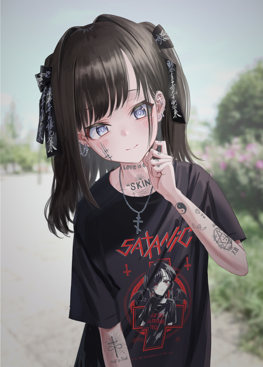 1girl absurdres bangs black_shirt blush bow brown_hair child cross day earrings english_text facial_tattoo finger_tattoo hair_bow hair_intakes hand_on_own_chin head_tilt heart hexagram highres inverted_cross jewelry lavender_eyes looking_at_viewer medium_hair multiple_earrings nadegata neck_tattoo necklace original outdoors profanity shirt short_sleeves smile solo star_of_david tattoo translation_request upper_body yin_yang