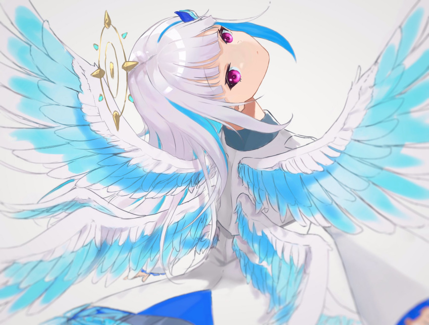1girl angel_wings bangs blue_hair blush closed_mouth from_behind grey_background hair_ornament halo highres jacket lize_helesta long_hair long_sleeves looking_at_viewer looking_back multicolored_hair nijisanji sasao_(sanbakoara) silver_hair simple_background solo two-tone_hair upper_body violet_eyes virtual_youtuber white_jacket wings