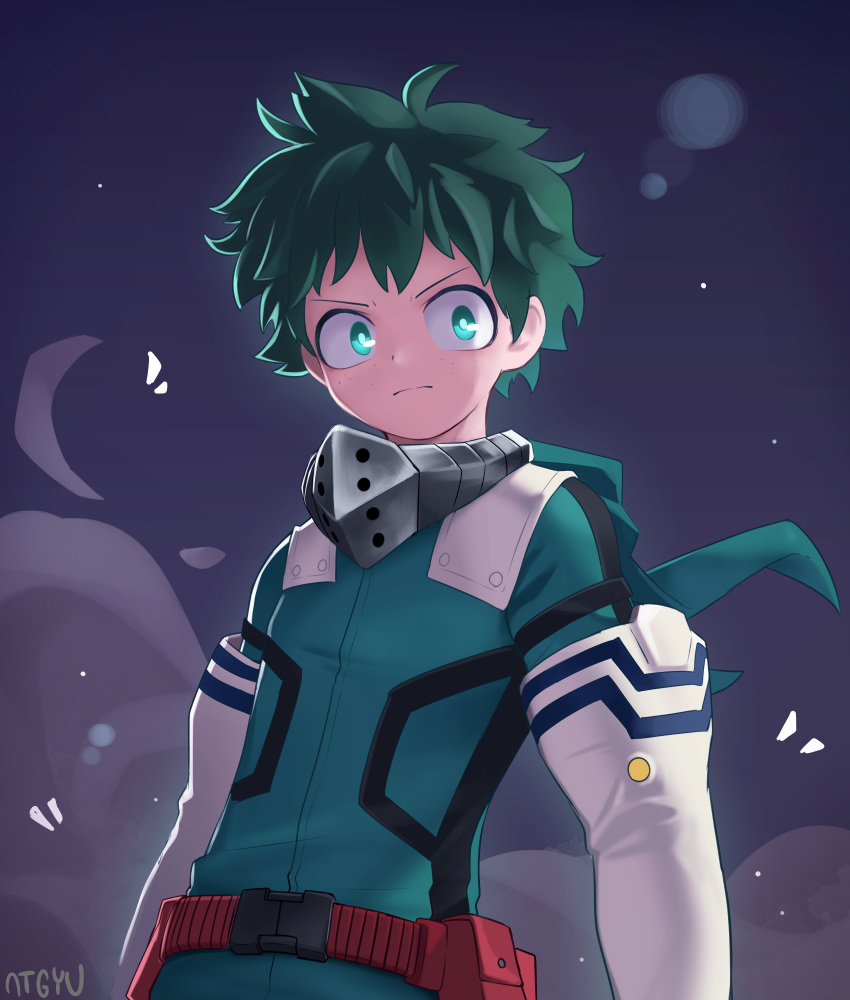 1boy absurdres artist_name atgyu bangs belt blue_gloves bodysuit boku_no_hero_academia closed_mouth commentary_request elbow_gloves freckles frown gloves green_bodysuit green_eyes green_hair highres hood hood_down looking_at_viewer male_focus mask mask_removed midoriya_izuku mouth_mask red_belt solo two-tone_gloves upper_body utility_belt v-shaped_eyebrows white_gloves