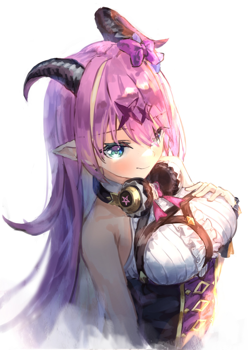 1girl absurdres asymmetrical_horns bare_shoulders blonde_hair blue_eyes blush breasts demon_horns hair_ornament headphones headphones_around_neck highres hololive horns long_hair looking_at_viewer mano_aloe multicolored_hair pink_hair pointy_ears sleeveless smile solo two-tone_hair virtual_youtuber white_background yu_hydra